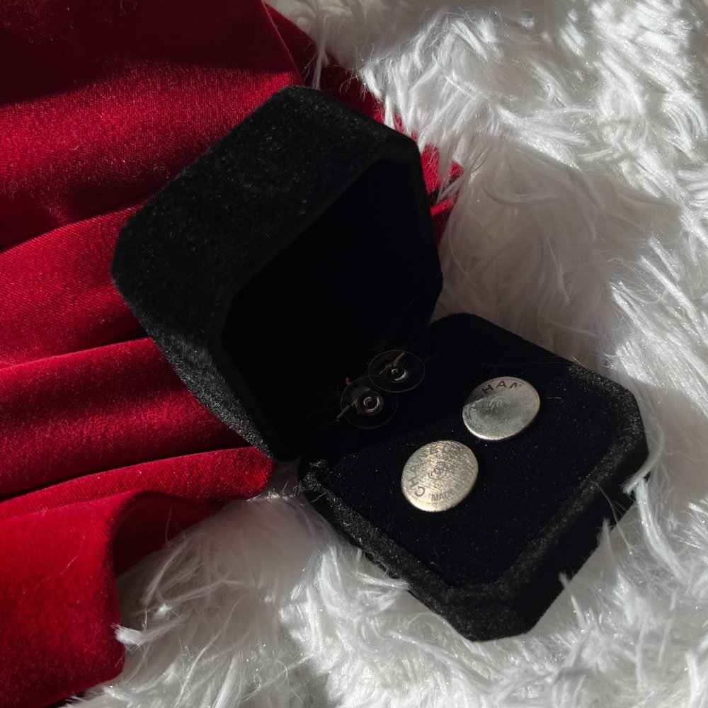 CHANEL * Made in France* Brushed Silver Disk Earrings - Picture 8 of 8